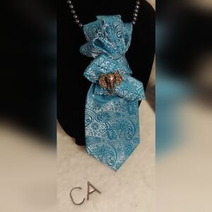 Elegant Blue Paisley Necktie with Brooch